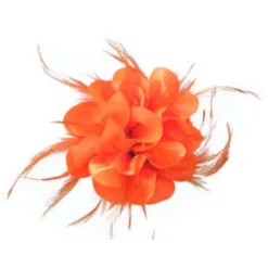 Bloem met veertjes op speld